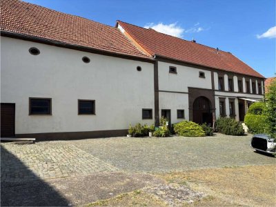 ehem. Bauerhaus mit Nebengebäuden