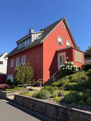 Preiswertes, gepflegtes 6-Raum-Einfamilienhaus mit EBK in Würzburg Versbach