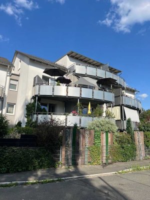 Moderne Dachgeschosswohnung mit sonnigem Balkon in Lauf!
