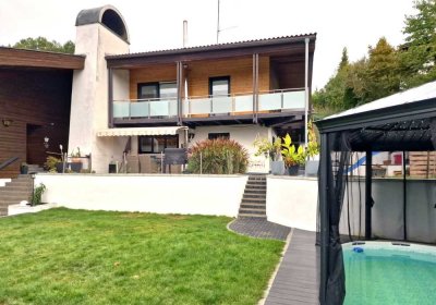 Großzügiges Mehrparteienhaus mit Einliegerwohnung, Gewerbeeinheit, Gartenidylle