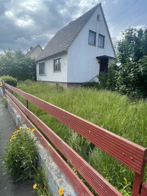 Kleines freistehendes Einfamilienhaus mit großem Grundstück in bester Lage in Hofgeismar