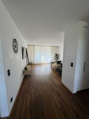 Möbilierte Dachgeschoss Wohnung in zentraler Lage