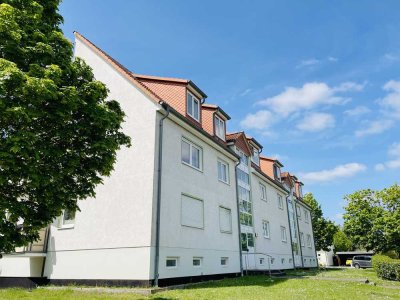 Ab 01. 10. frei! Sanierte 2-Zi.-Whg. mit Einbauküche & PKW-Stellplatz