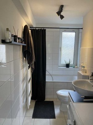 GOLZHEIM - schnuckelige 2 Zimmer mit Wohnküche, SÜD-Balkon & Wannenbad