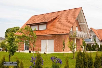 Einfamilienhaus mit Anbauten