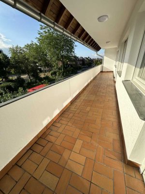 Erstbezug nach Sanierung mit Balkon: Geschmackvolle 4-Zimmer-Wohnung mit geh. Innenausstattung