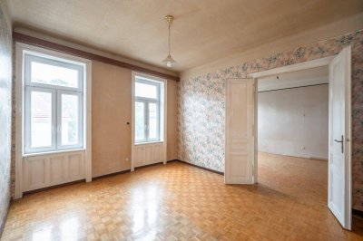 ++NEU++ Altbaujuwel zum Sanieren – 2,5-Zimmer Wohnung mit guter Raumaufteilung