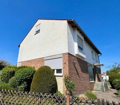 Platz für Alle! Charmantes Zweifamilienhaus mit viel Grün zum Wohlfühlen!