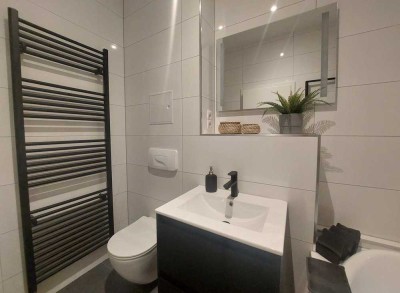 **ALLES NEU** 2-Zimmer-Wohnung im Erdgeschoss mit Balkon! Erstbezug nach Sanierung!
