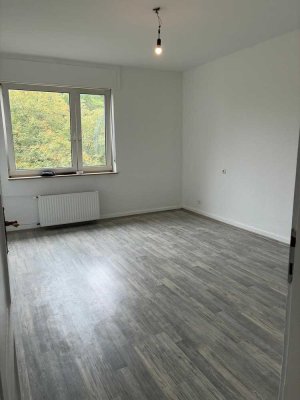 Erstbezug nach Sanierung mit Balkon: Exklusive 2-Zimmer-Wohnung in Offenbach am Main