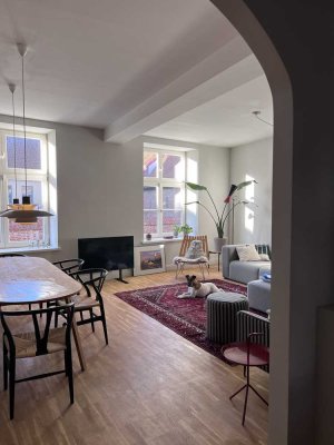 Zur Untermiete ab Oktober für ein Jahr, ggf. länger: Teilmöblierte 5-Zimmer-Wohnung
