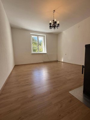 Helle Mietwohnung im Erdgeschoss/Hochparterre