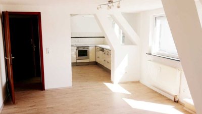 Schöne, helle 2,5-Zi.-Whg. mit offener Wohnküche u. Terrasse