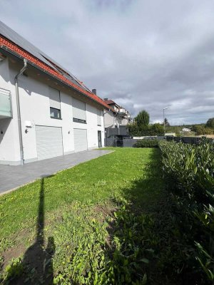 Bezugsfertige,  moderne  4 Zimmerwohnung mit Garten