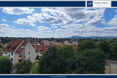 VON POLL - BAD HOMBURG: Zentrumsnahe 4,5 Zimmer Wohnung mit Loggia und Weitblick