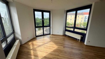 SCHÖNE 3 ZIMMER Wohnung * ERKER mit bodentiefen Fenstern * 2. OG mit AUFZUG