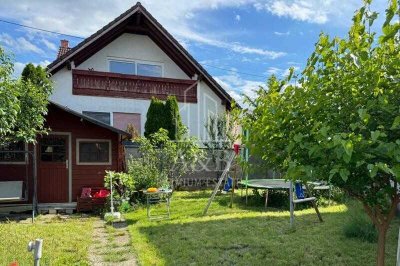 ** Einfamilienhaus mit Bauplatz **