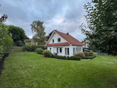 Freistehendes, renoviertes Einfamilienhaus mit großem Garten