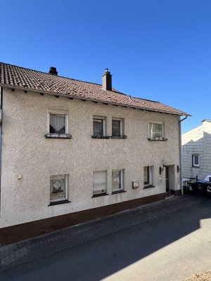 Großzügiges Ein- bis Zweifamilienhaus in ruhiger Lage von Blieskastel-Alschbach