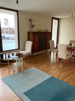 Schöne 4-Zimmer Wohnung, Leopoldstr. nähe Münchner Freiheit mit Balkon und Einbauküche