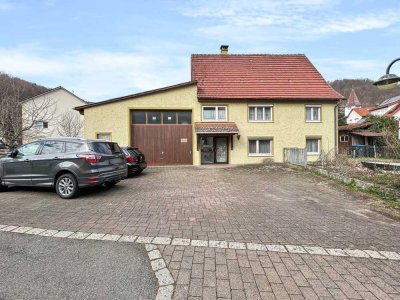 Einfamilienhaus mit großem Grundstück in Lichtenstein – Ideal für Handwerker!