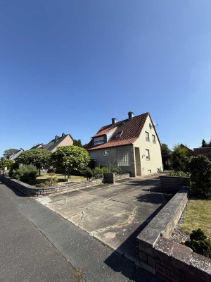Schönes Einfamilienhaus mit großem Grundstück  ! ! !