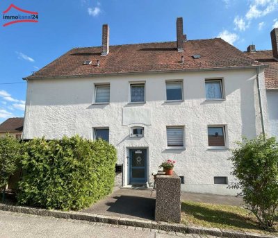 Platz für die ganze Familie: Mehrgenerationenhaus – ca. 196 m² Wfl. -  in 91757 Treuchtlingen