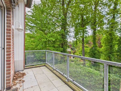 Ruhige Dachgeschosswohnung in exklusiver Lage (Bilder von der Wohnung gegenüber)