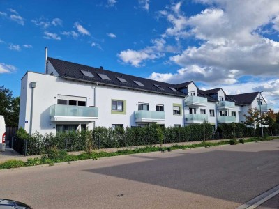 Provisionsfrei: Helle, offen geschnittene 2-Zimmer-DG-Wohnung mit Balkon in Lenting