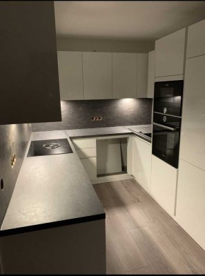 Vollständig renovierte 3,5-Raum-Wohnung mit Balkon und Einbauküche in Tübingen