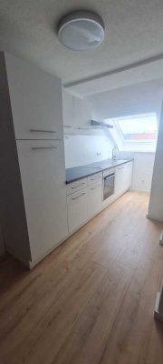Charmante 2,5-Zimmer-Dachgeschosswohnung mit Wohlfühlcharakter in 73249, Wernau