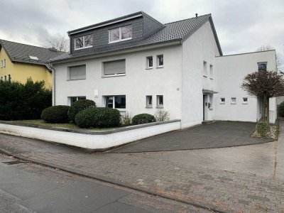 Geschmackvolle und helle 3-Zimmer-Wohnung mit Balkon in Köln Porz