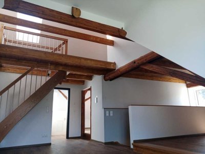 Erstbezug - Dachgeschosswohnung auf 3 Etagen mit eigenem Zugang und Terrasse