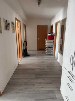 Helle 4 1/2 Zi-Wohnung mit großem Balkon