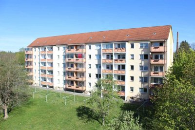 Herzlich willkommen in deiner neuen, attraktiv sanierten 2-Raum-Wohnung mit sonnigem Südbalkon