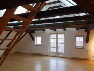 Große Dachgeschoss-Maisonette-Wohnung in bester Lage am Marktplatz in Esslingen a.N., provisionsfrei