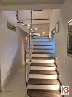 K3 - ARBEITEN UND WOHNEN. Großes Wohnhaus mit eleganter und hochwertiger Ausstattung in ruhiger Lage. Topp Wohnqualität. Große Parkfläche vorhanden. TOLLER PREIS.