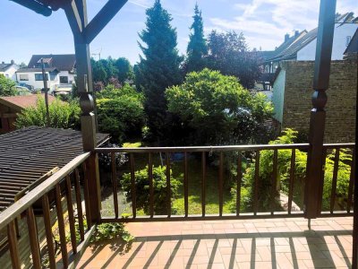 Hanau-Klein-Auheim, Doppelhaushälfte mit Garage, Nebengebäude und schönem Garten in  ruhiger Lage