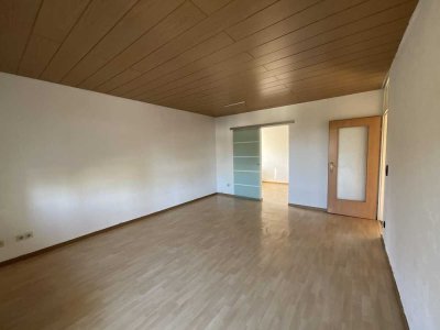 Helle 4 ZKB Wohnung inkl. Balkon, schöner Aussicht und Stellplatz