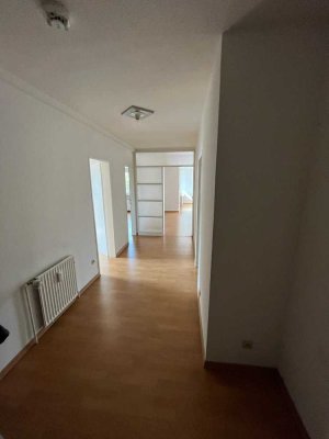 3-Zimmer-Whg direkt am Wochenmarkt, frisch renoviert inkl TG-Stellplatz + neuer Küche