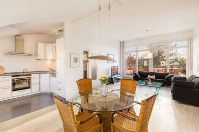 Lichterfüllte Penthouse-Wohnung mit großzügiger Dachterrasse in Würm-Nähe