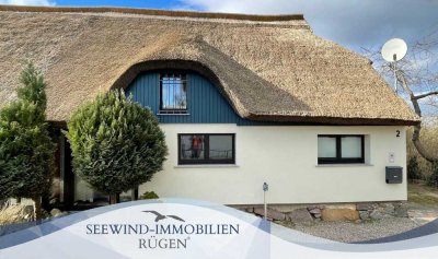 Reetdachidylle mit Stil – Charmante Doppelhaushälfte auf Rügen