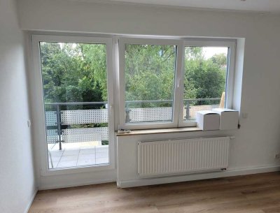Helle 2 Zimmerwohnung 50 m2 mit großem Balkon Balkon