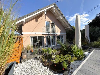 Modernes Einfamilienhaus mit Pool und Photovoltaik – Wohnen im Grünen