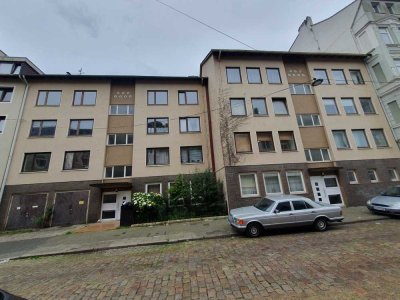 Seltene Gelegenheit im 1. OG in Mitte: 5 Zimmer mit Einbauküche und großem Balkon