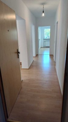 Helle 4,5-Zimmer Wohnung mit Balkon im 2. OG in Hofheim am Taunus