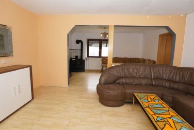 2-FH mit sehr großen Grundstücken z.T. bebaubar.