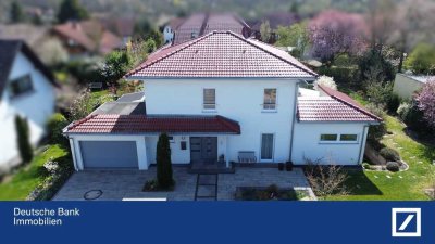 Repräsentative Villa im Bauhaus-Stil mit herrlichem Garten