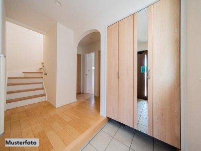 Einfamilien-Doppelhaushälfte mit Garage