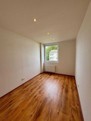 Erstbezug nach Sanierung mit EBK & Balkon - freundliche 3-Zimmer-Wohnung in Lübbecke